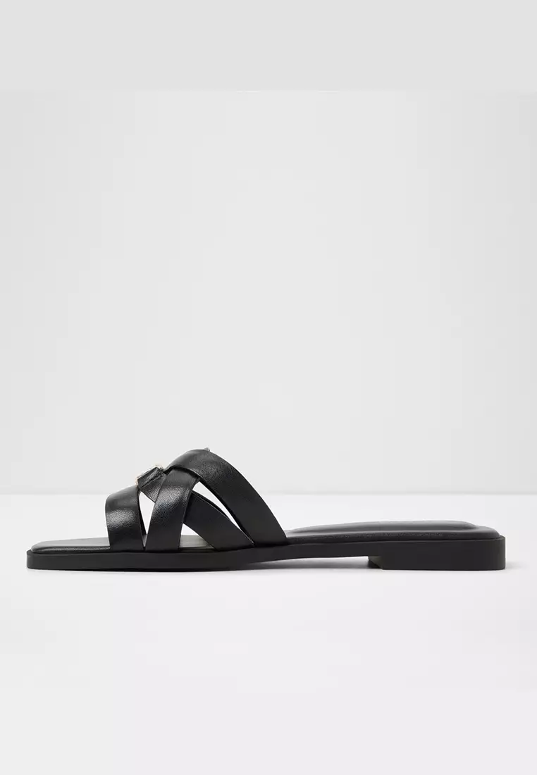 Jennaleriel -In Flat Sandals