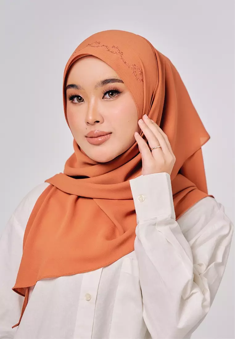 Sulam Mekar Ironless Chiffon Triangle Bawal in Autumn Brown