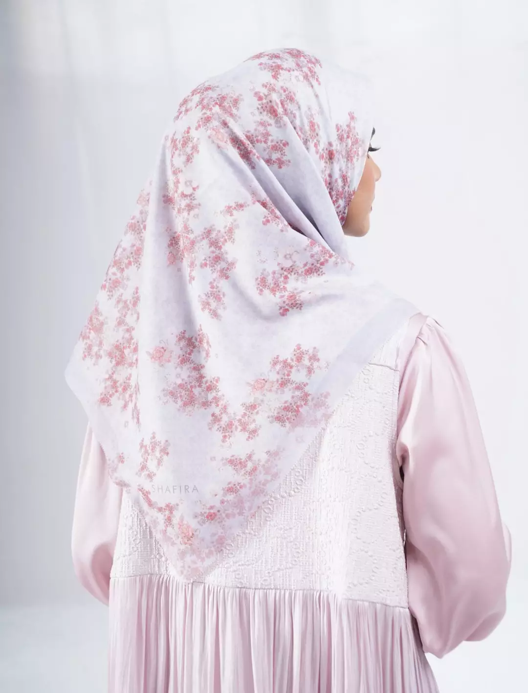 Cassya Printed Scarf Light Grey | Hijab Kerudung Segi Empat Motif