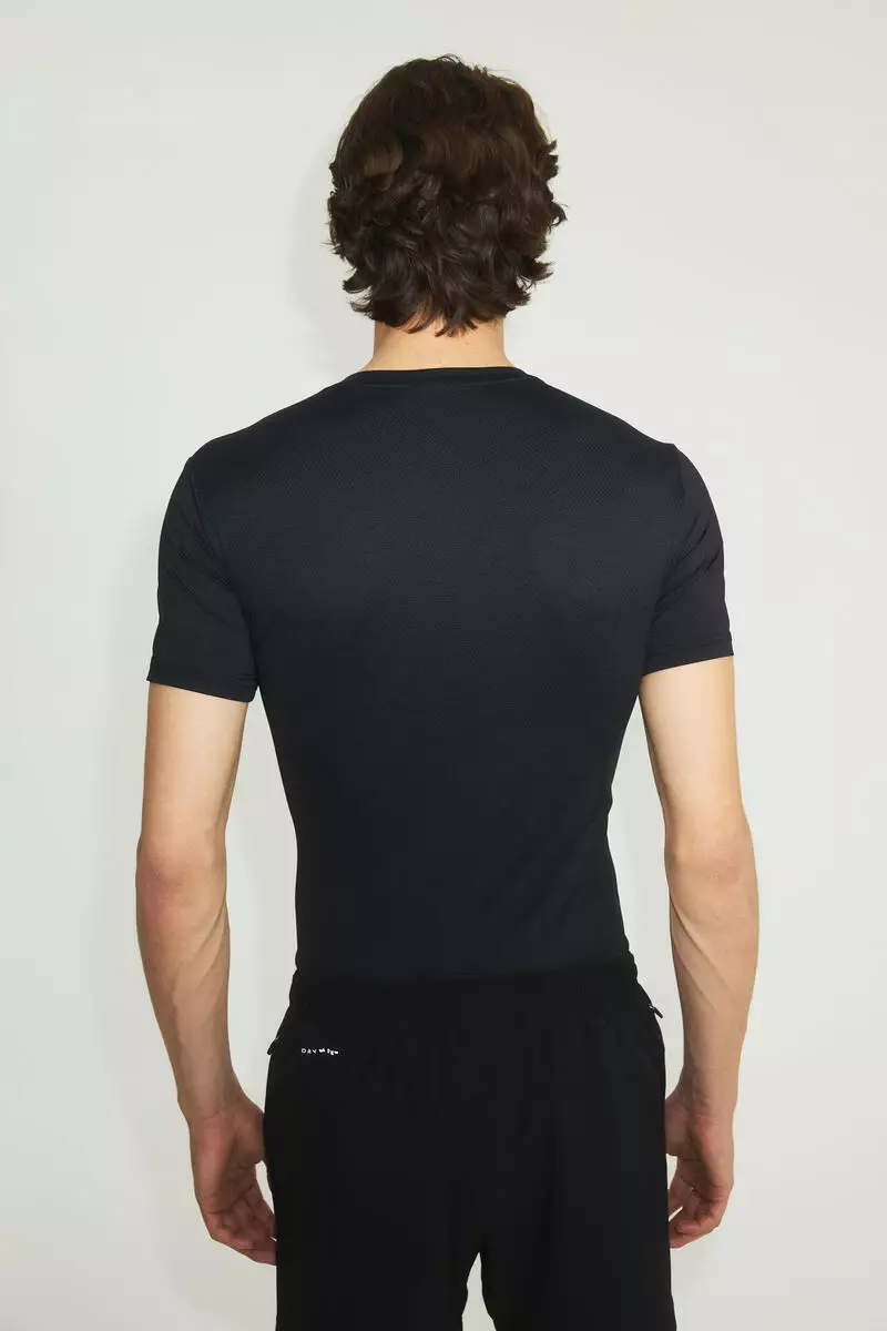 Muscle Fit Sports top with DryMove™