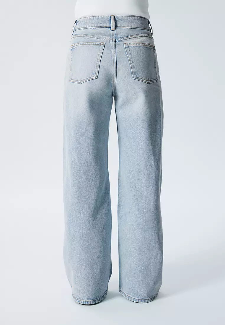Relaxed Wide-Leg Jeans
