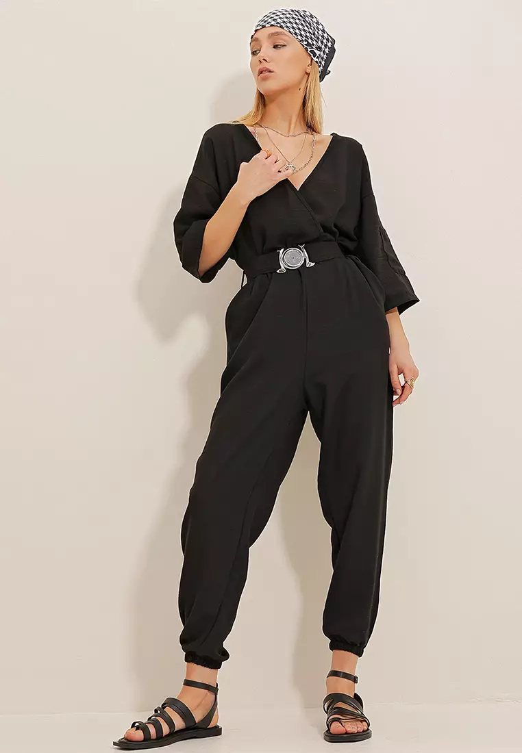 Long jumpsuit with shirt collar