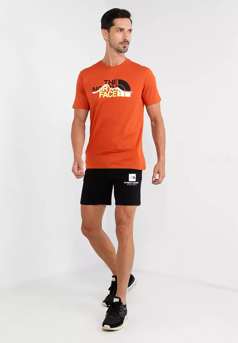 Red north face shorts shop