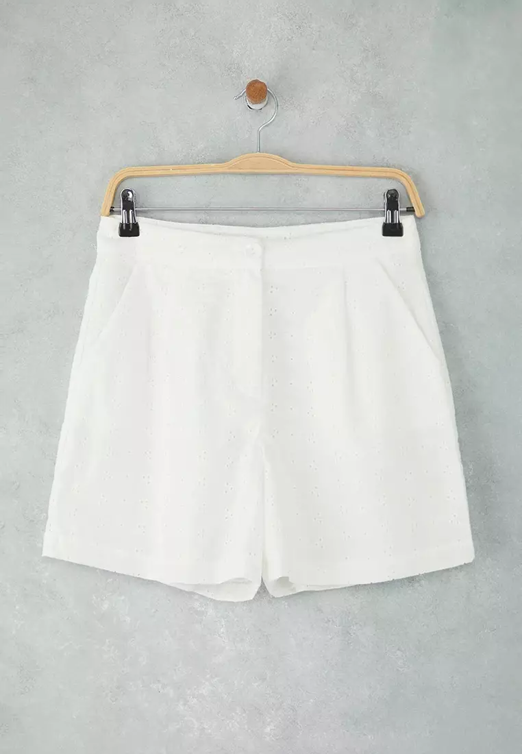 White Cotton Lined Brode Short Shorts & Bermuda Twoss25Sr00225