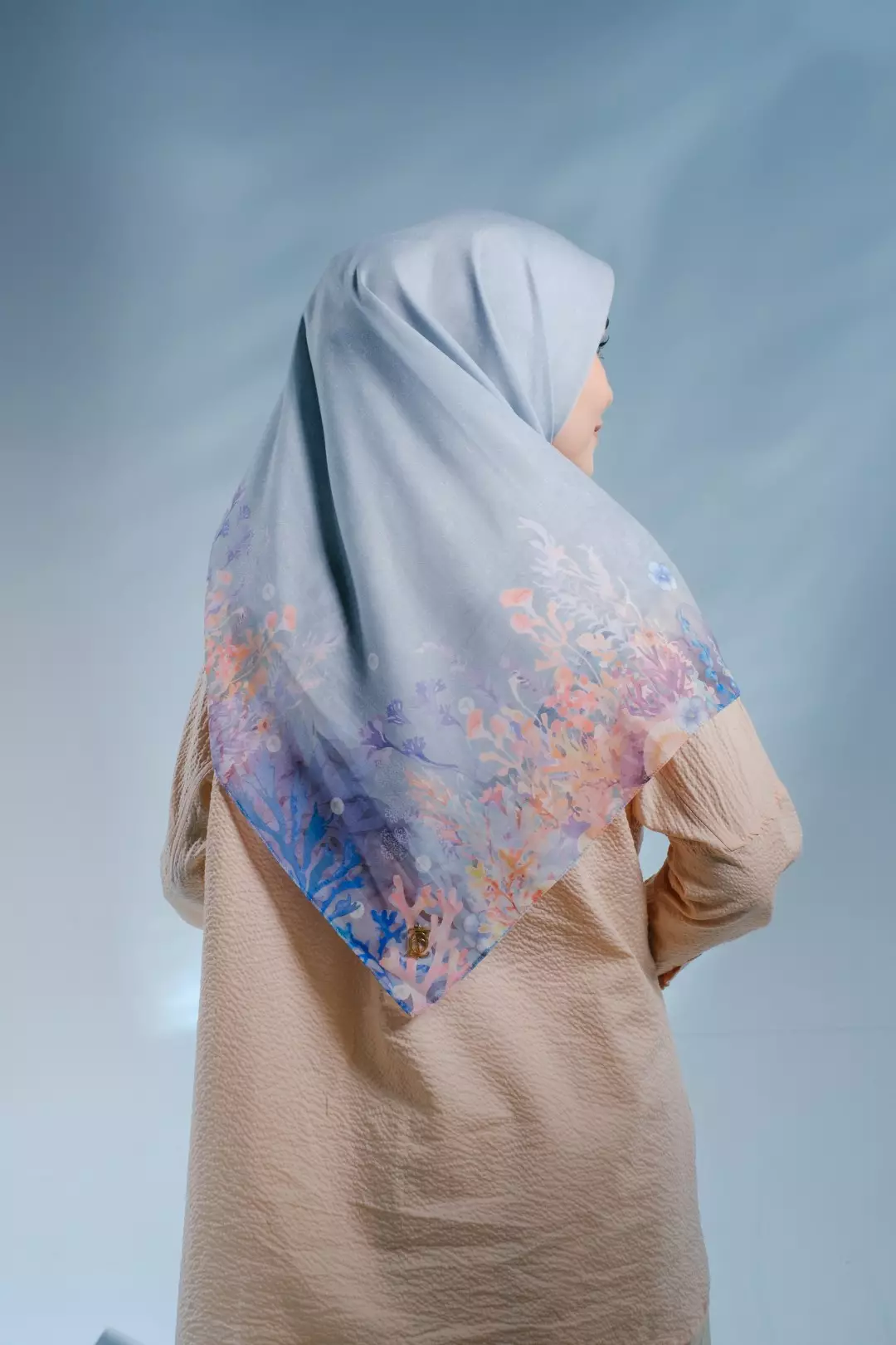 CORALINE  Scarf Oyster Grey - Kerudung Hijab Segiempat Motif With BOX - Bahan Nesla - Ukuran 115x115