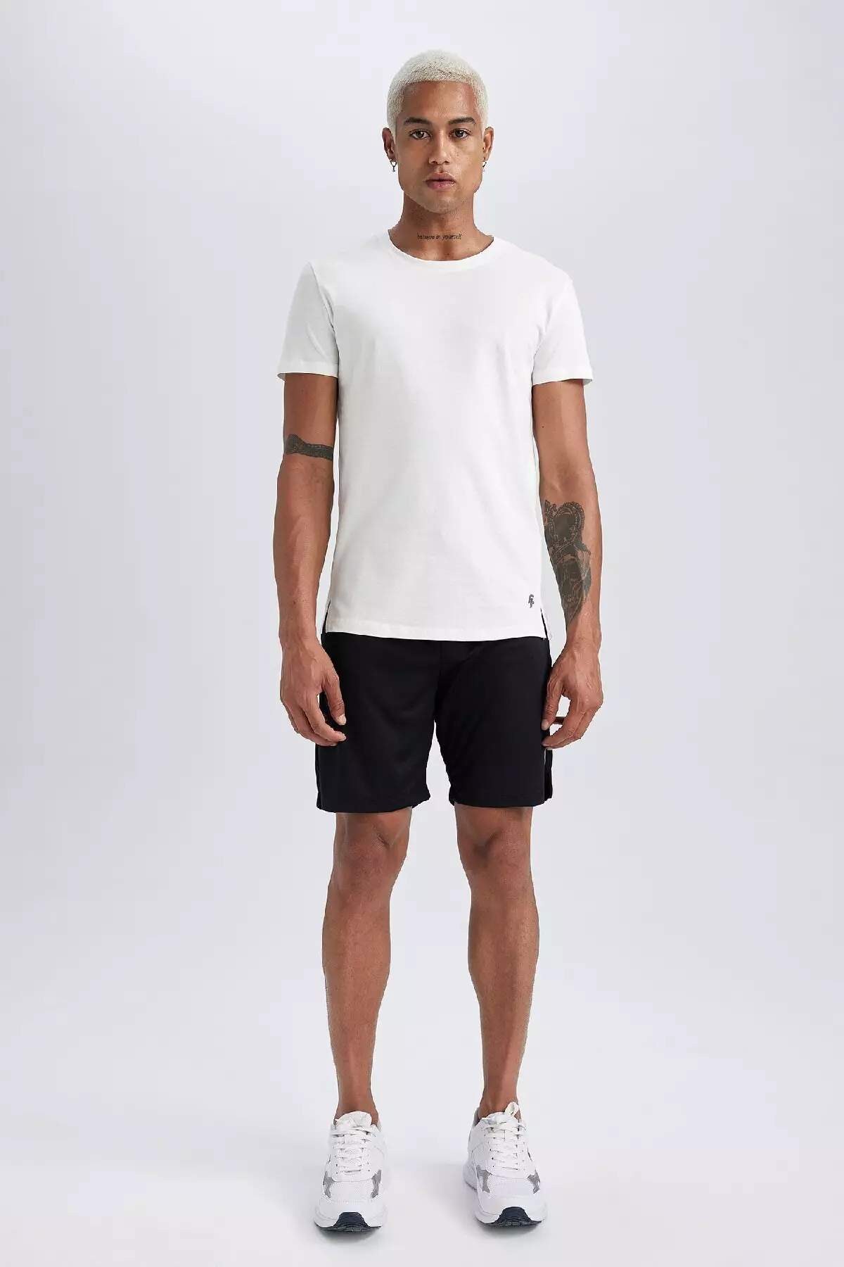 Black Slim Fit Sports Shorts with Zipper and Pocket, Quick Drying V3030Az23Sp