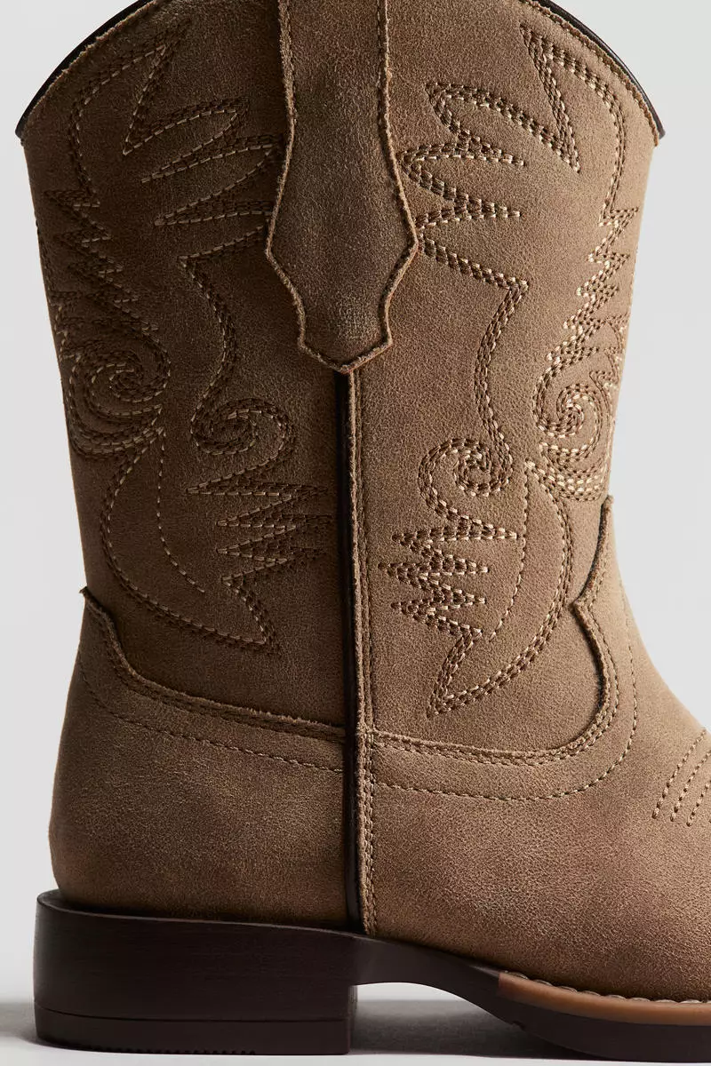 Napped cowboy boots
