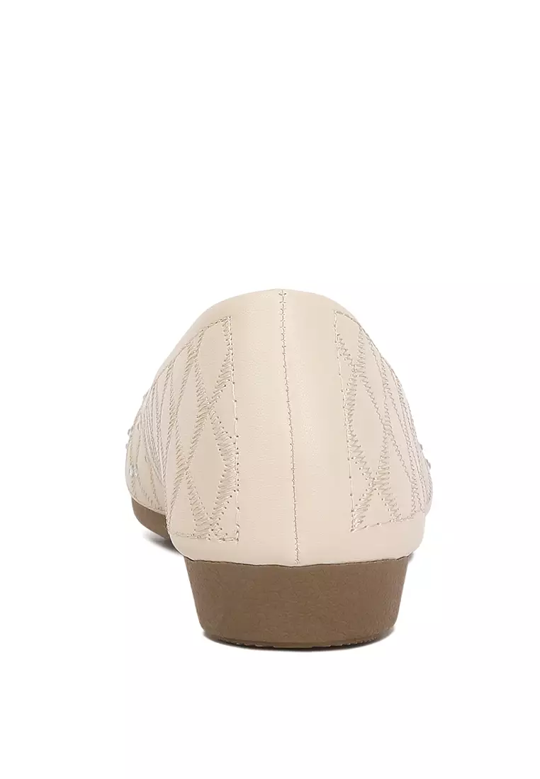 Balerina Wanita Berhias Berlian Imitasi Krem