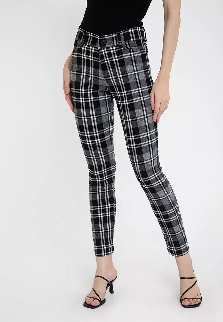 Hollister ultra high rise tapered trouser in black plaid