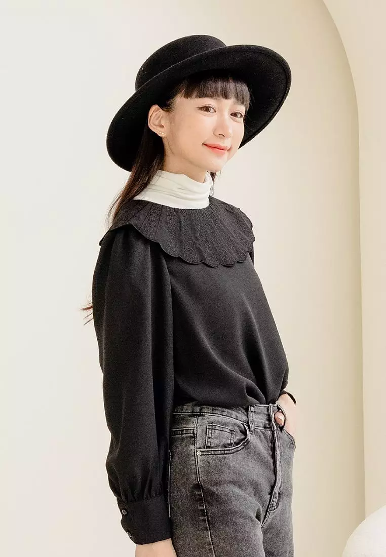 蕾絲雕花領片不易皺拋袖上衣《AB17917》