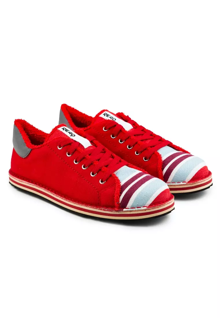MARE LIFESTYLE Sneakers - Made from 100% Recycled Materials in Italy from Recycled beach beds and chairs fabric and car tyres for the soles. MARE LIFESTYLE sneakers - Red/Grey