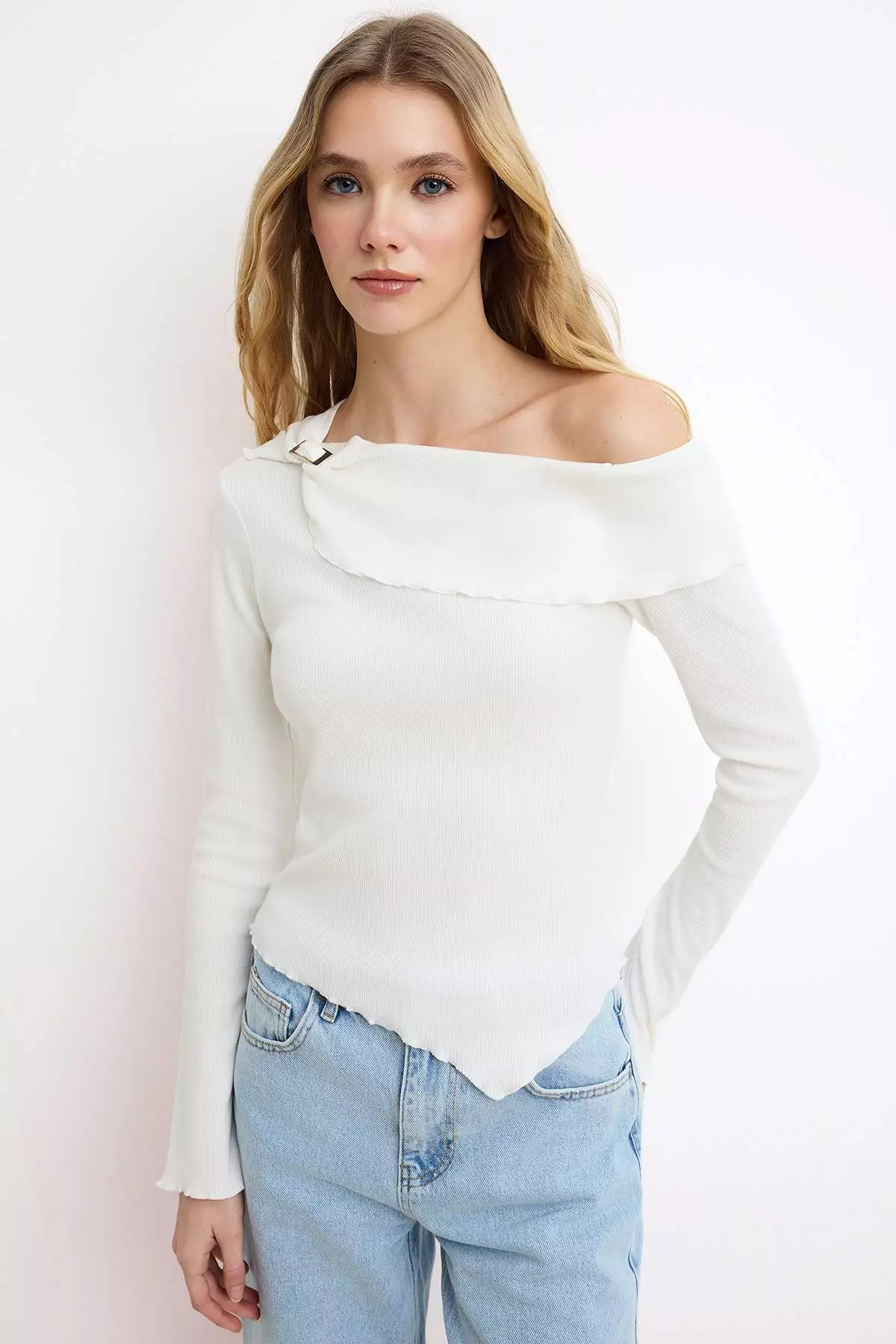 Ecru Fitted/Asymmetrical Collar Accessory Detailed Ribbed Stretch Knitted Blouse Twoss26Bz72