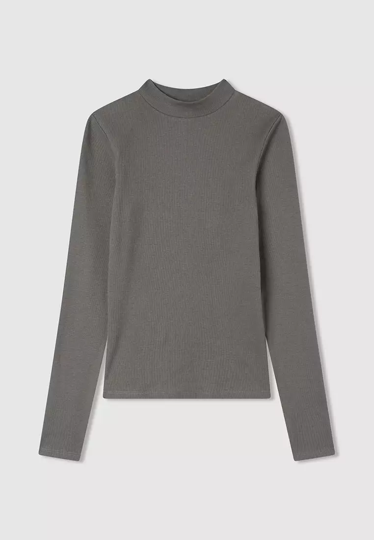 Woman Long-Sleeved T-Shirt