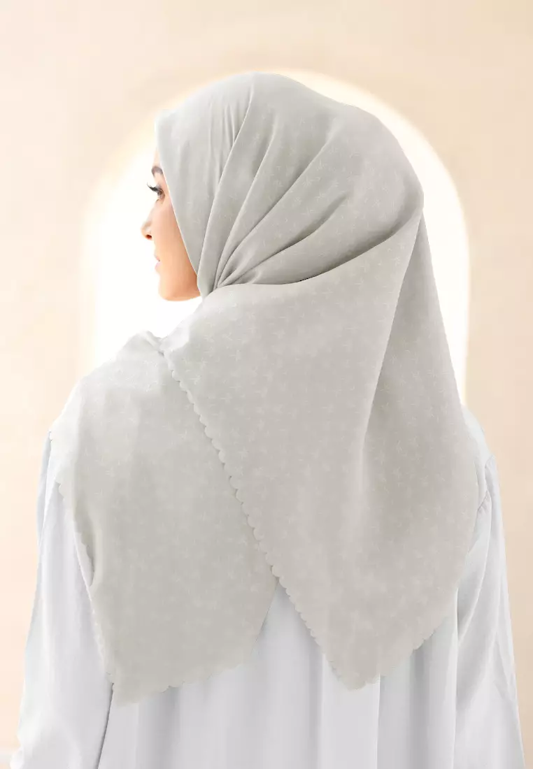Rada Embossed Square | Hijab Polycotton Scarf Segiempat - Ice Vanilla