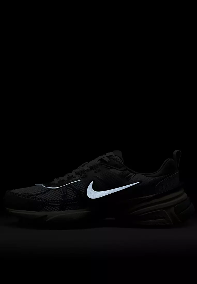 V2K Run Shoes with Reflective Accents