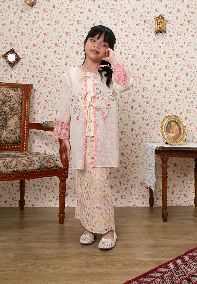 AYANA EMBROIDERED KEBAYA SET
