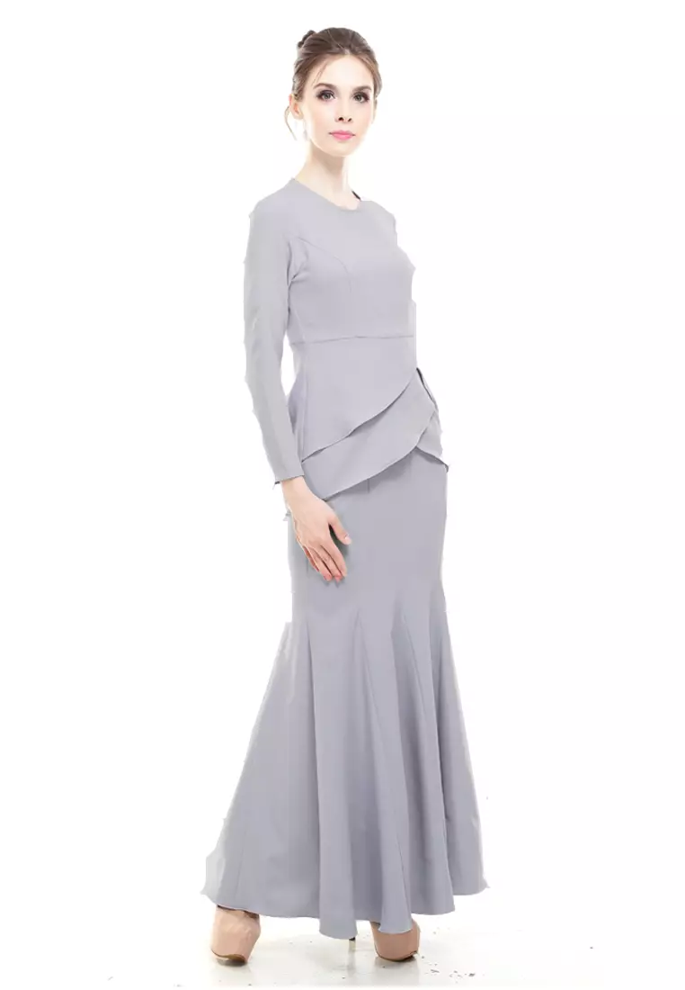 Piyona Kurung in Silver Grey