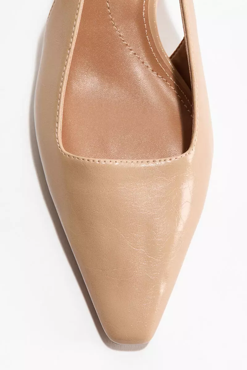 Kitten-heeled slingbacks