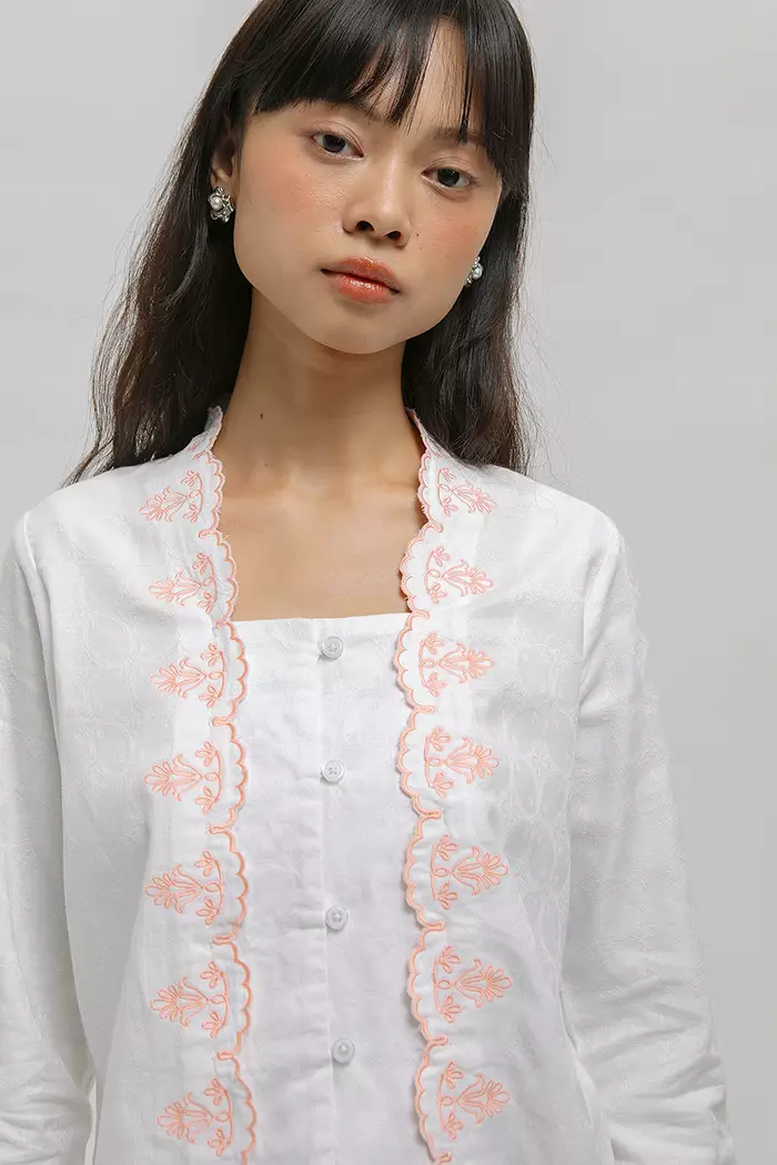 COTTONINK - Atasan Blouse Wanita Latika Putih #Archipelago2025