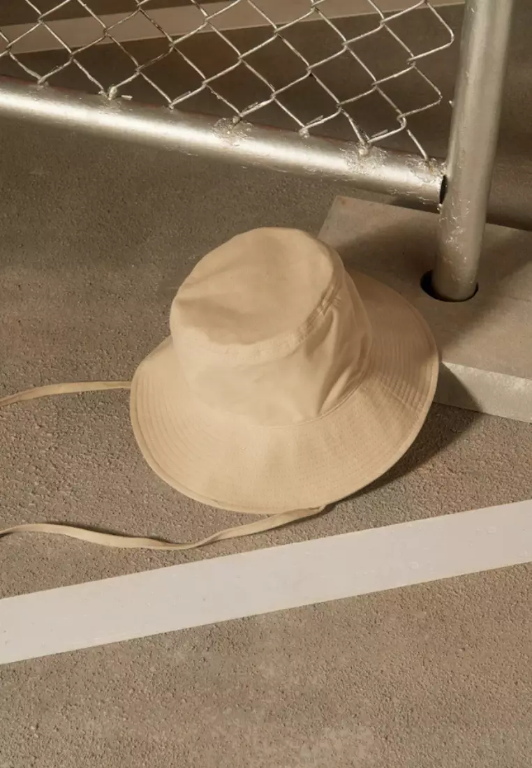Jual GENTLEWOMAN Gw Bucket Hat Cream Original 2025 | ZALORA Indonesia
