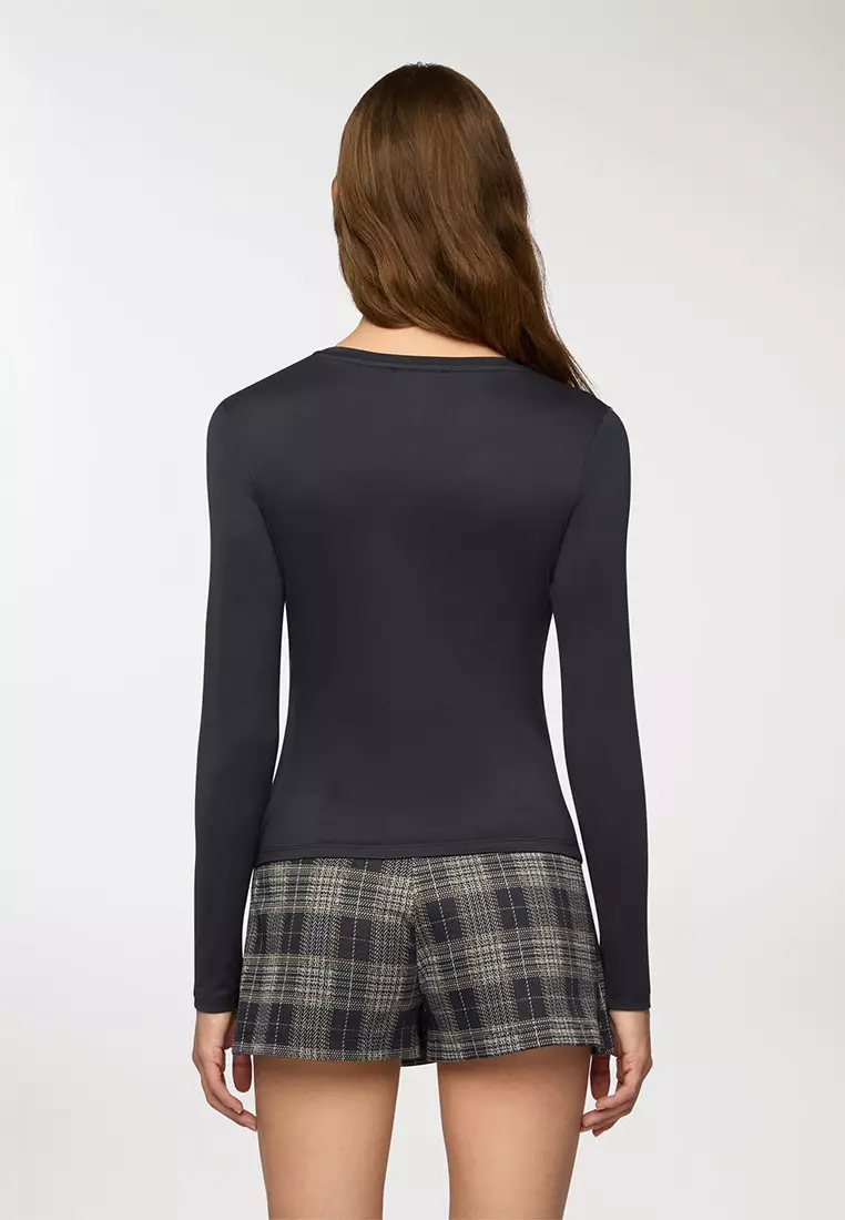 Woman Long-Sleeved T-Shirt