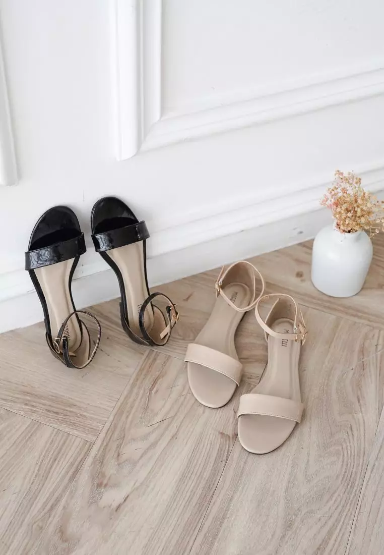 Miya Sandal wanita Flat Slip On - Black patent