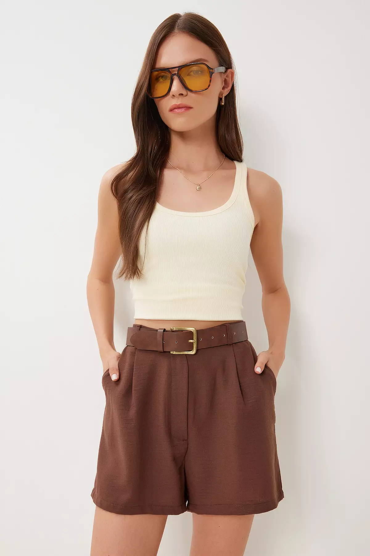 Women's Brown Pocketed Mini Linen Shorts Ub00406