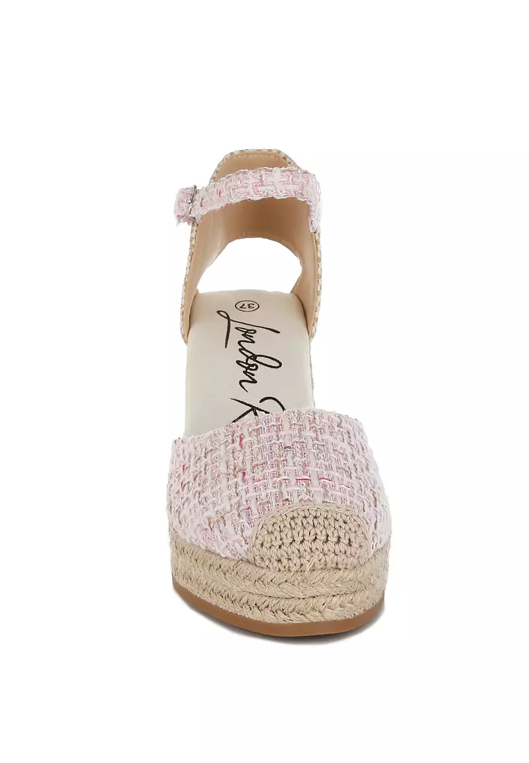 Sepatu wedges tenun ujung bulat dari bahan tweed dengan warna merah muda