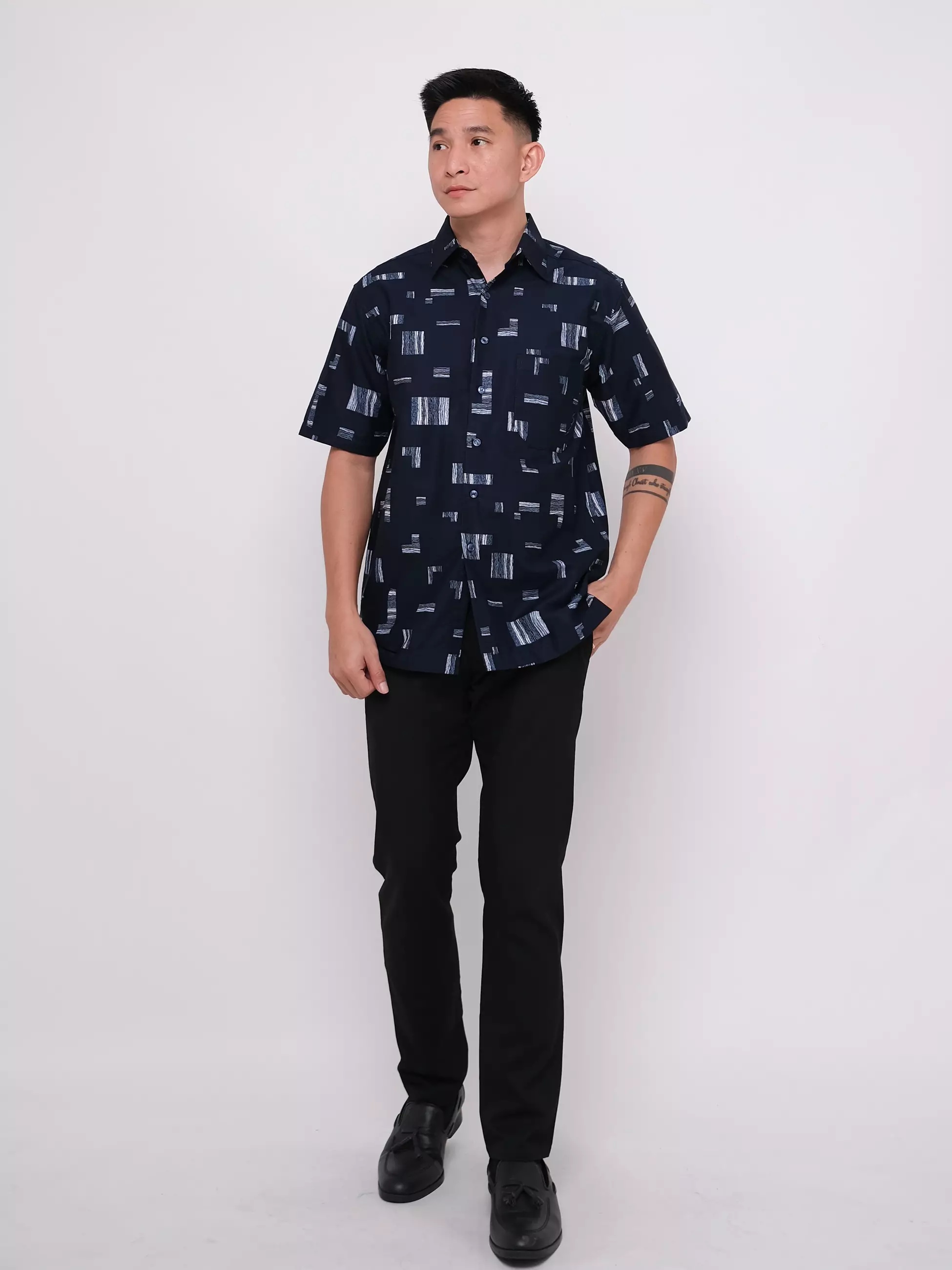 Kemeja Katun Lengan Pendek Navy Motif Kotak-Kotak 16885