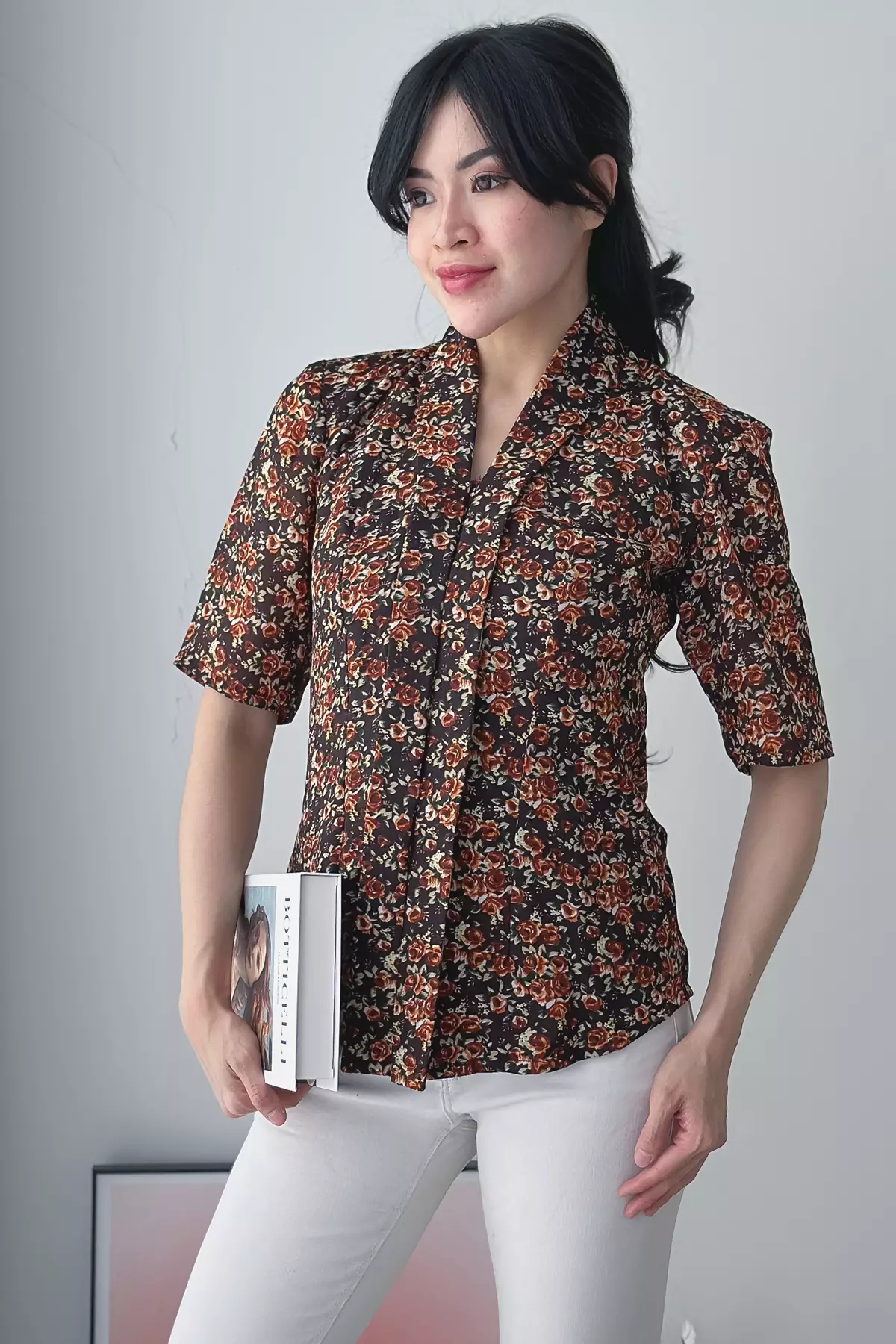 Kuncup Mawar Jingga Kebaya