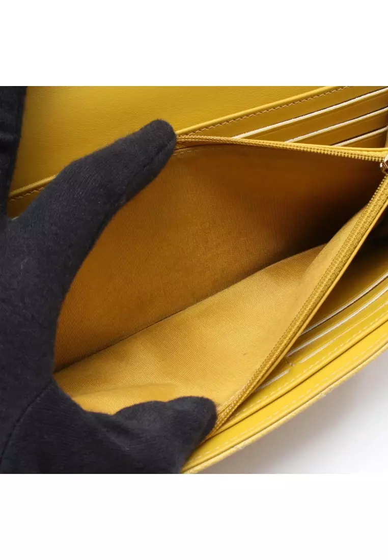 Pre-Loved Chanel CC filigree Bi-fold Long Wallet Caviar skin leather yellow gold hardware