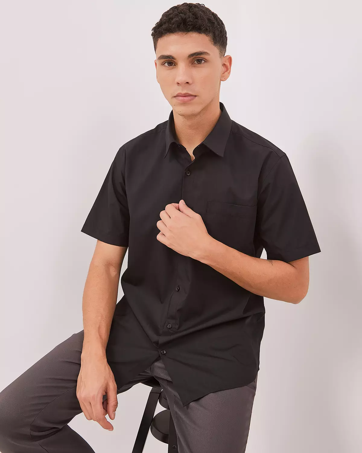 BLACK SHORT-SLEEVED SHIRT FOR MEN
