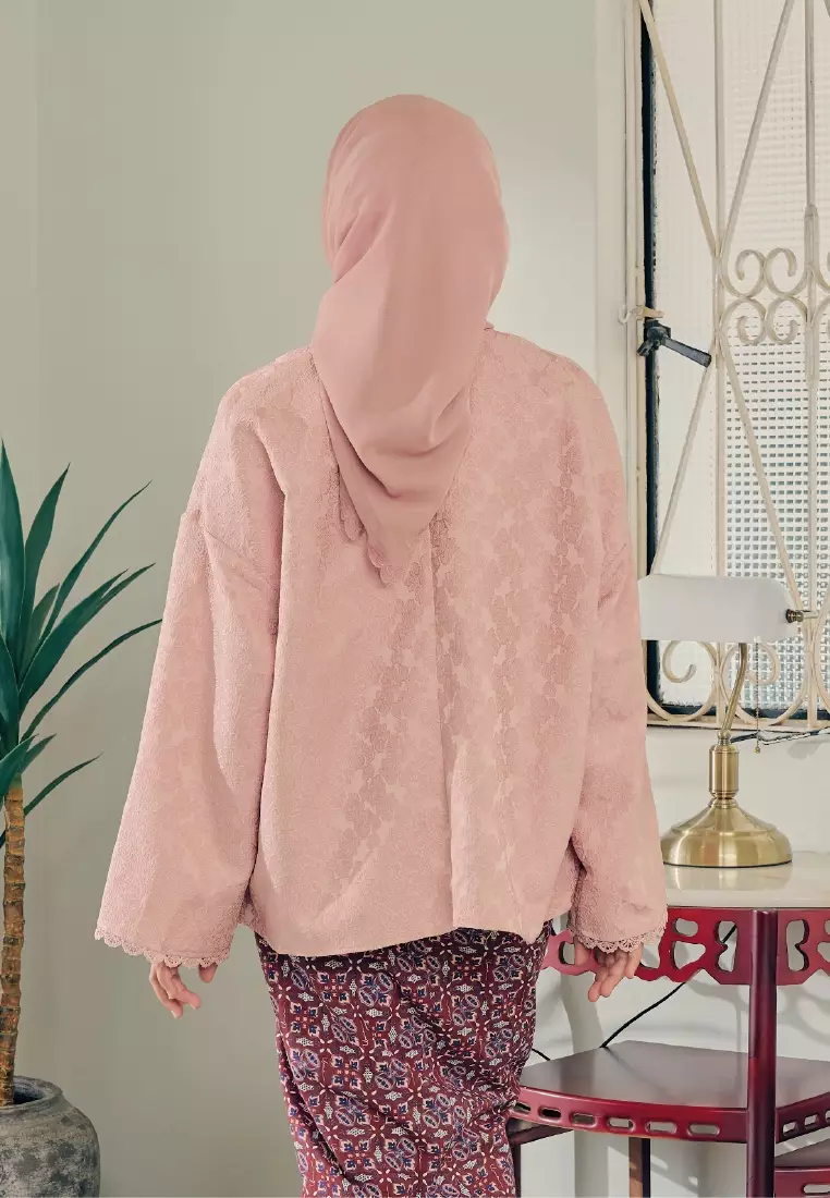 KEBAYA ANOM Top in Kericau Pink