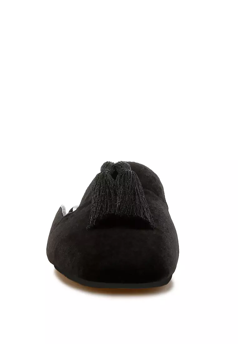 Sandal Beludru Detail Rumbai Warna Hitam