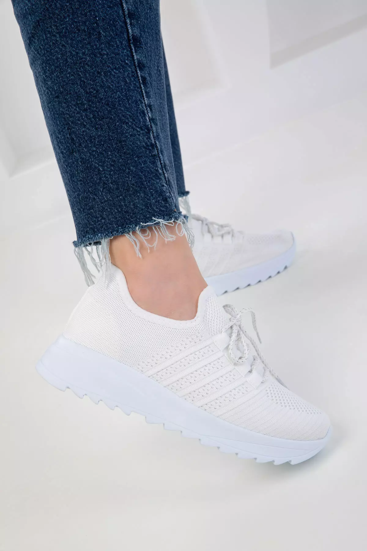 Women's White Sneakers 19118