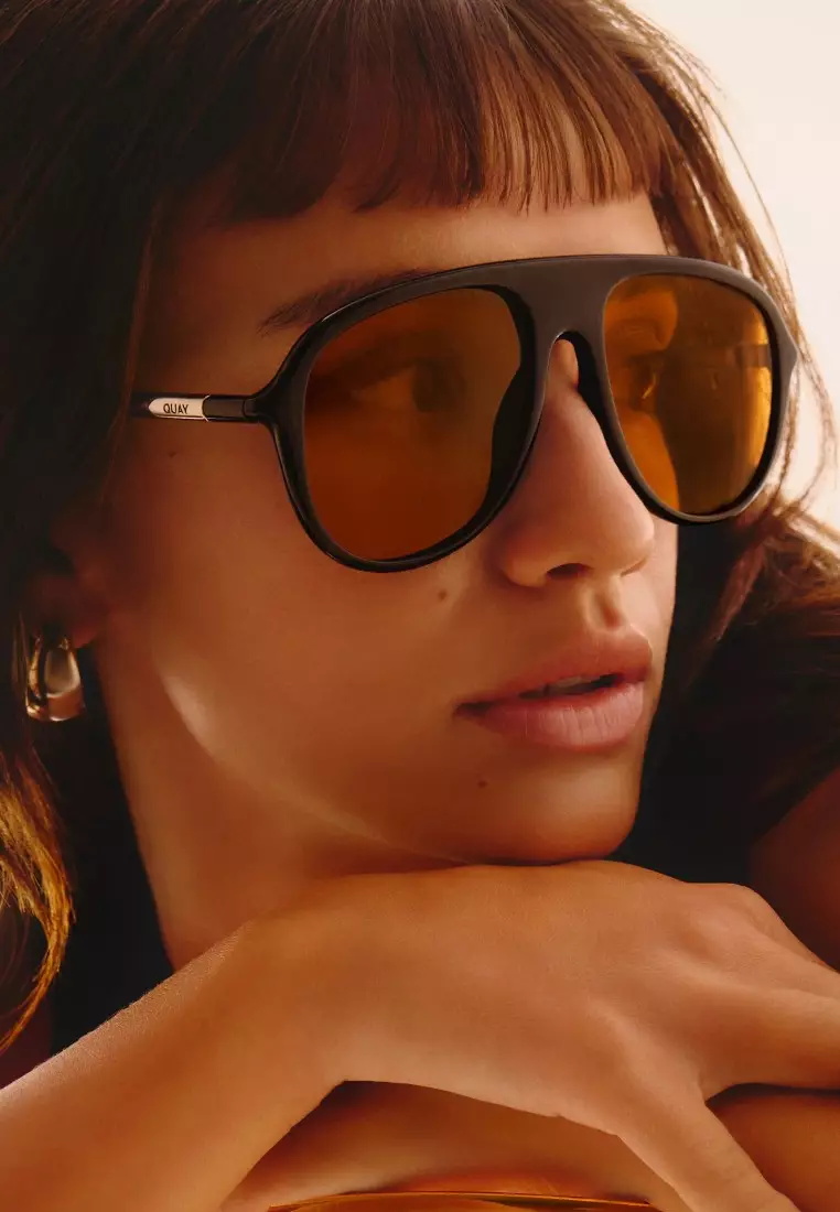 QUAY Chart Topper Sunglasses - Black/Honey
