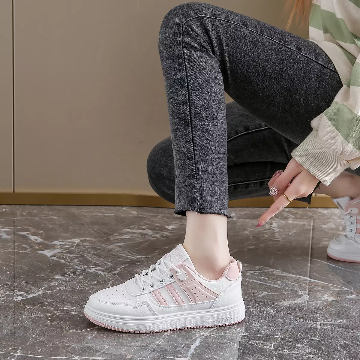 Sepatu Kasual Cewek Sneakers Wanita Ringan Nyaman Dipakai SS102