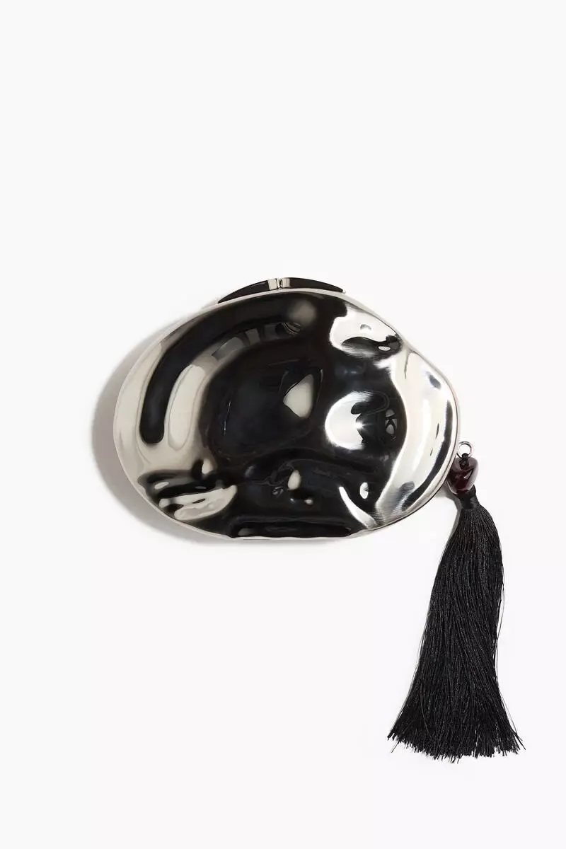 Asymmetric metal clutch