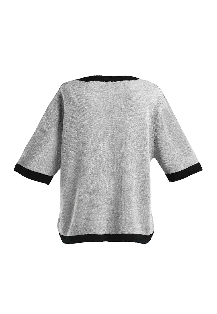 Kaos Lengan dan Leher Kontras Hitam