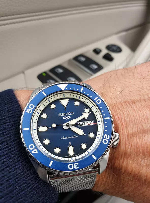 Jam Tangan Pria Seiko 5 SRPD71K1 SKX Strap Stainless Steel Silver Sport Style Automatic Silver Blue Color