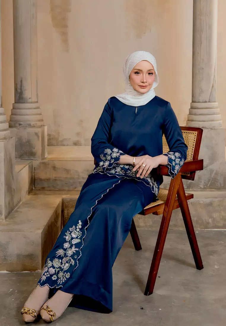 Suri Luxe Embroidery Baju Kurung Kedah Satin with Skirt Belah Selisih