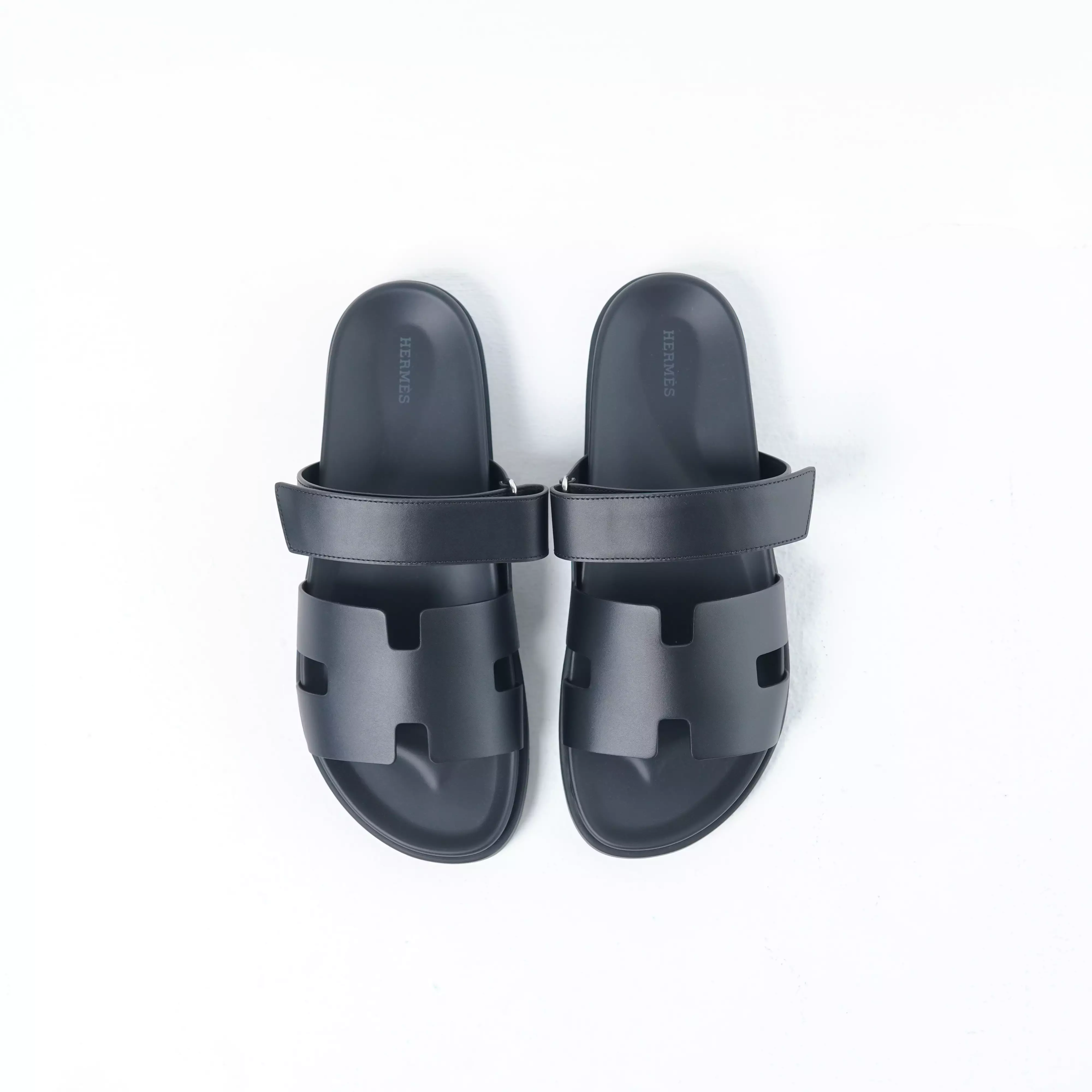 Sandal HERMES CHYPRE ALL BLACK SANDAL 100% ORIGINAL