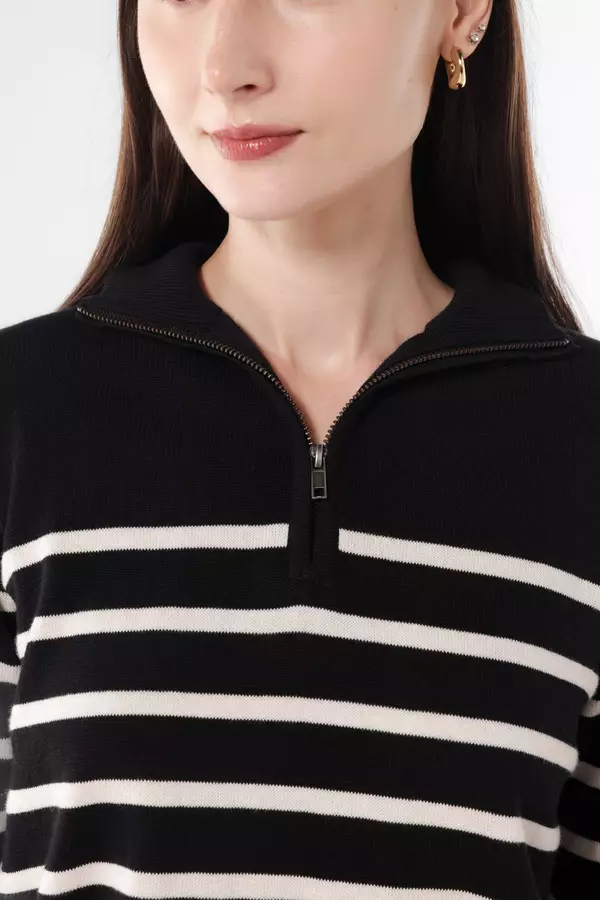 MINIMAL - Reeny - Sweater Rajut Zipper Motif Garis - Black