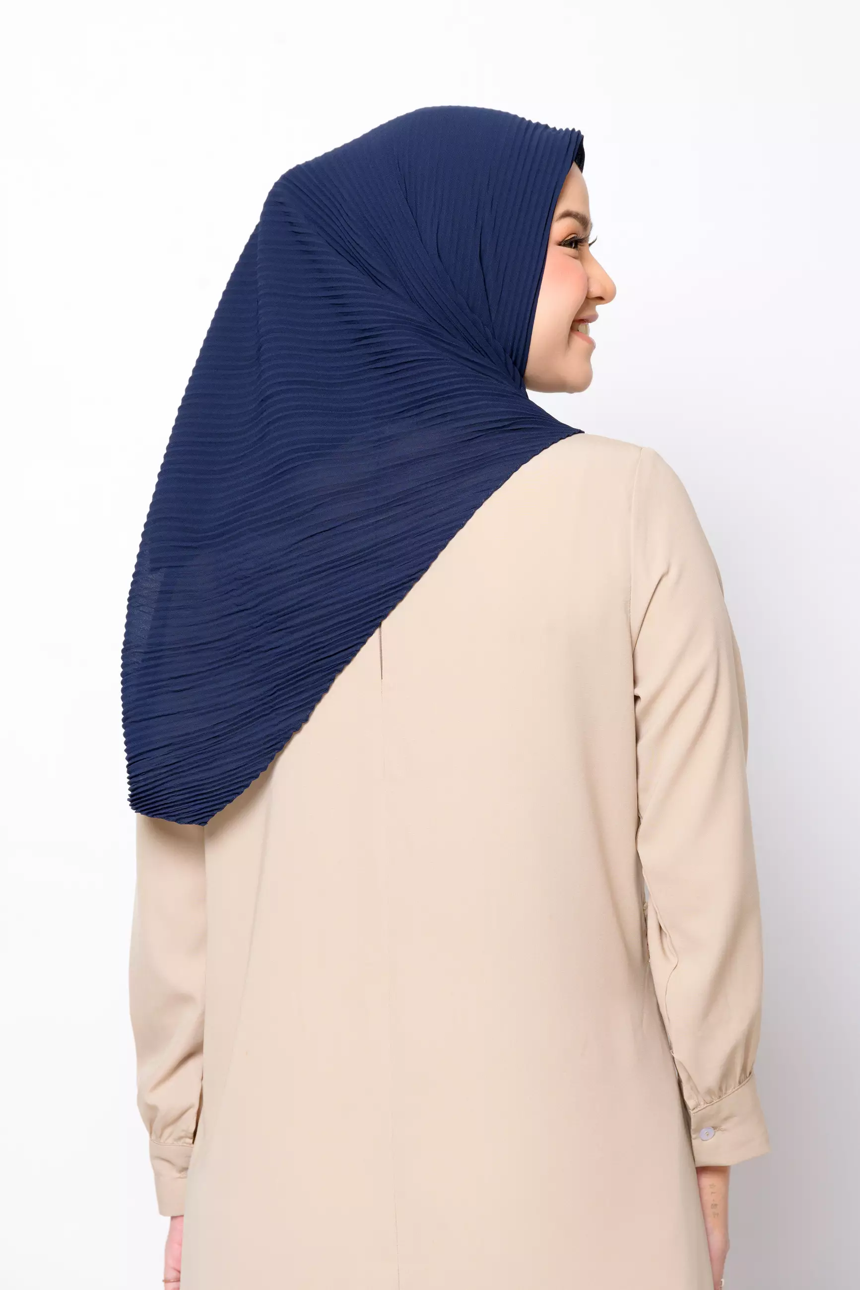 ZM Zaskia Mecca - Fanya Navy Hijab - Kerudung Segi Empat