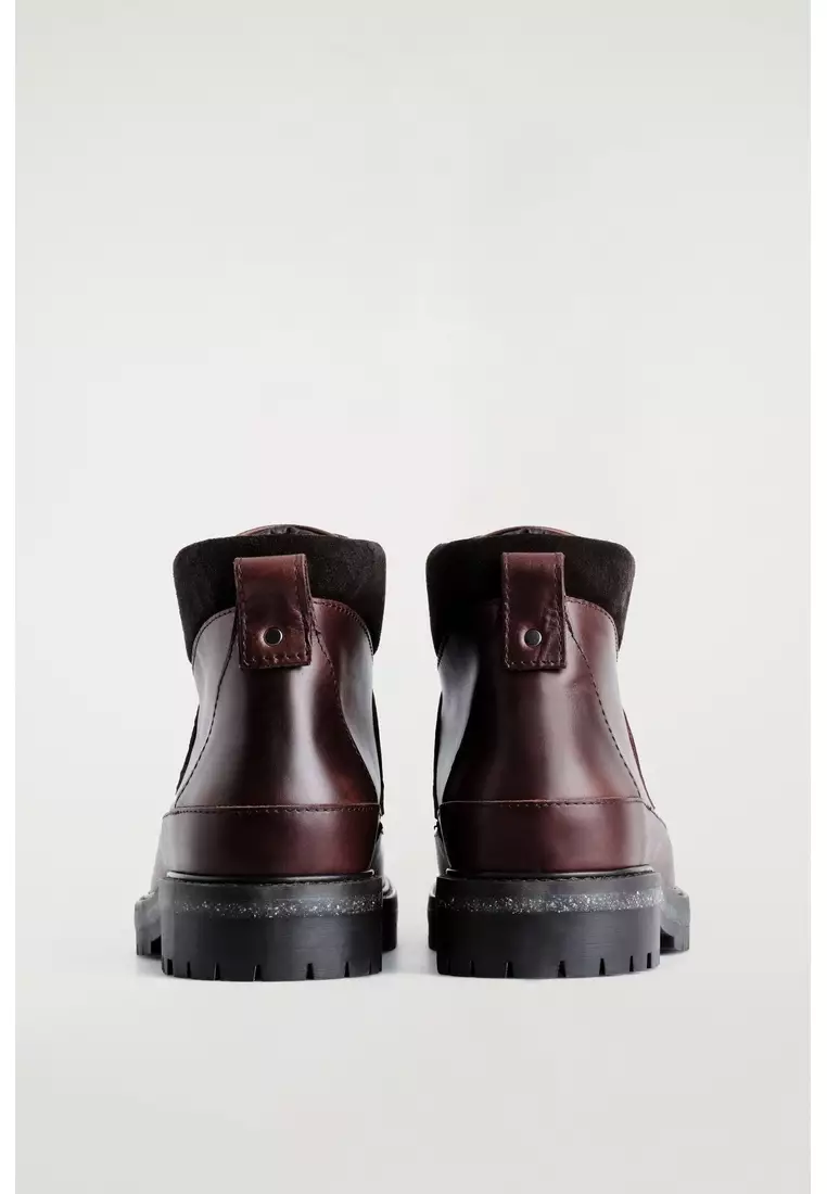 LEATHER HIKING BOOTS