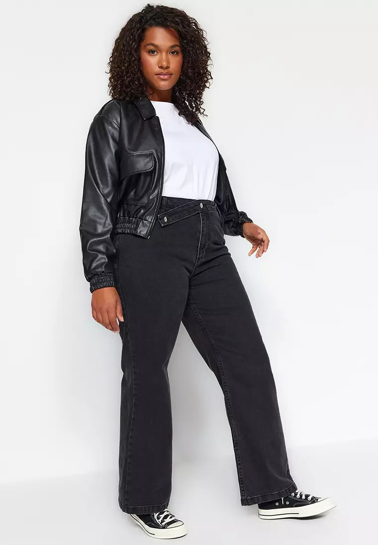 Wide-Cut Jeans with Waist Detail