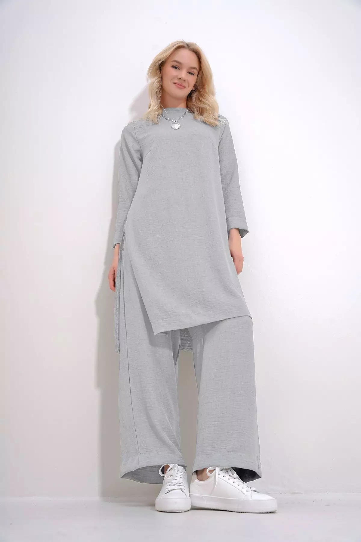 Women's Gray Crew Neck Side Slits and Cuffs Tunic and Palazzo Trousers Double Set
