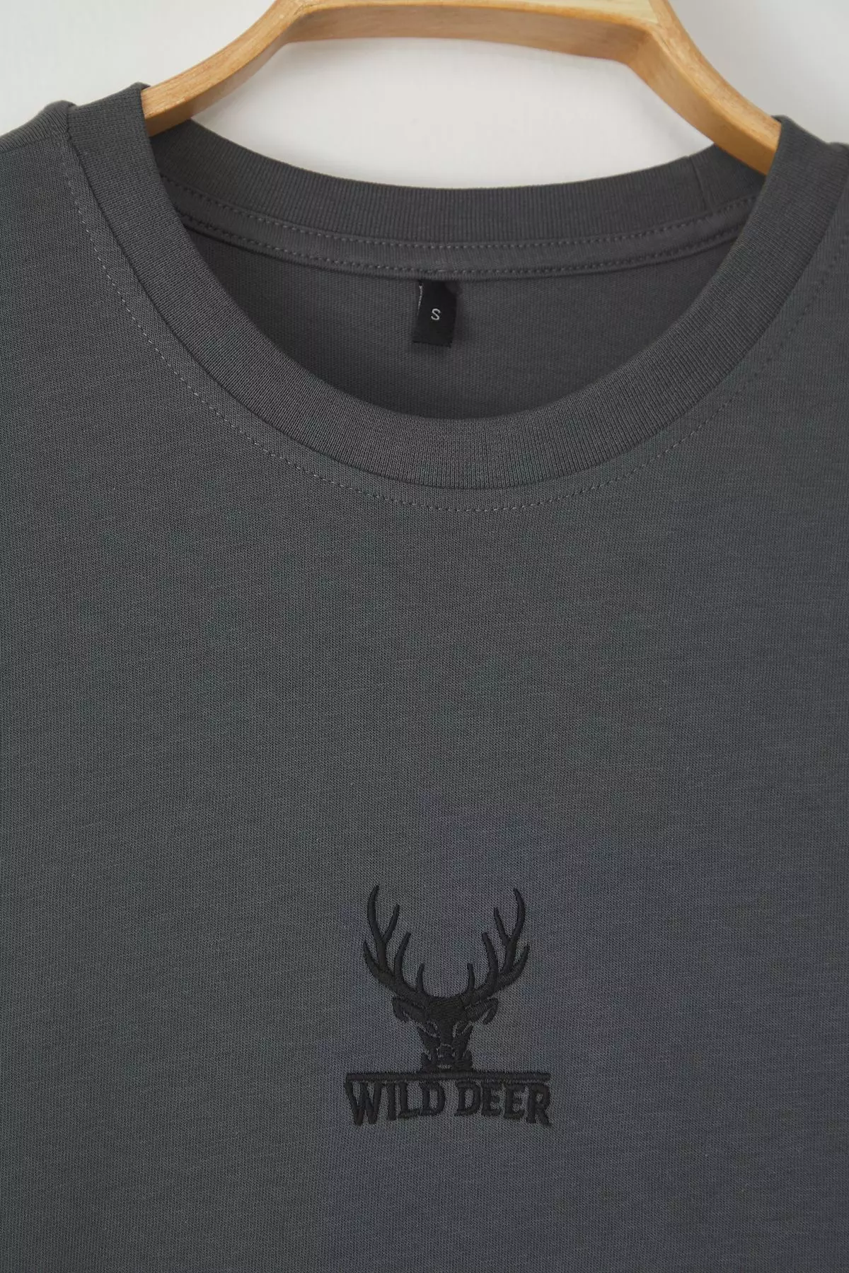 Anthracite Oversize/Wide Cut Deer Embroidered 100% T-Shirt TMNSS24TS00055