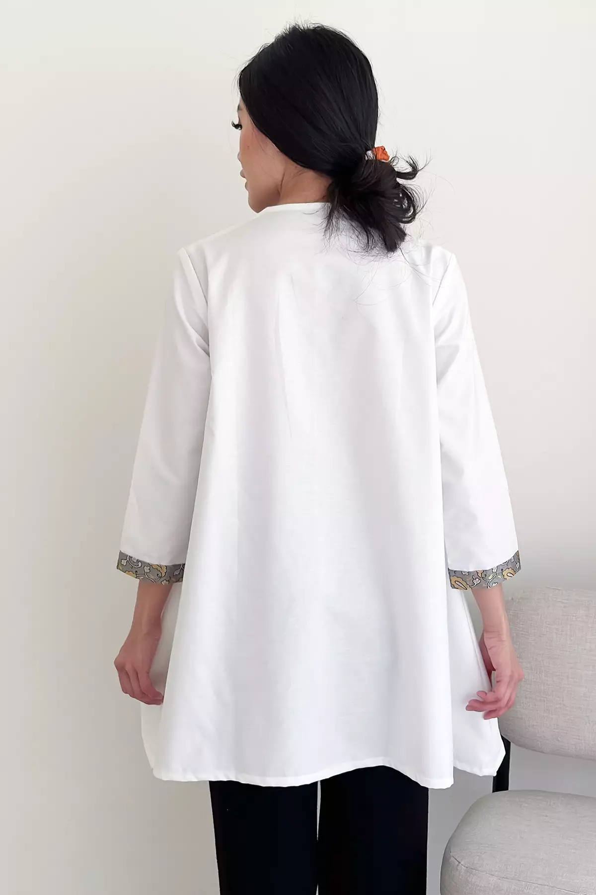 Batari Songket Putih Kebaya Asimetris