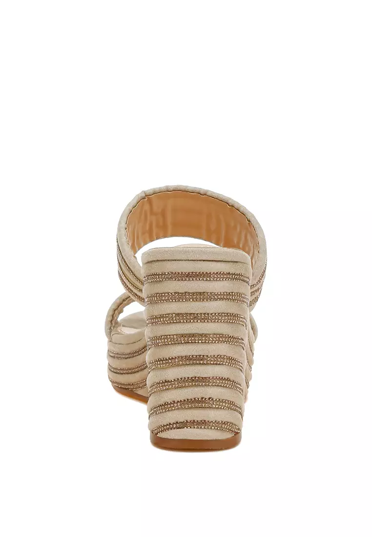 Sandal Wedges Berhias Berlian Imitasi dalam Warna Krem